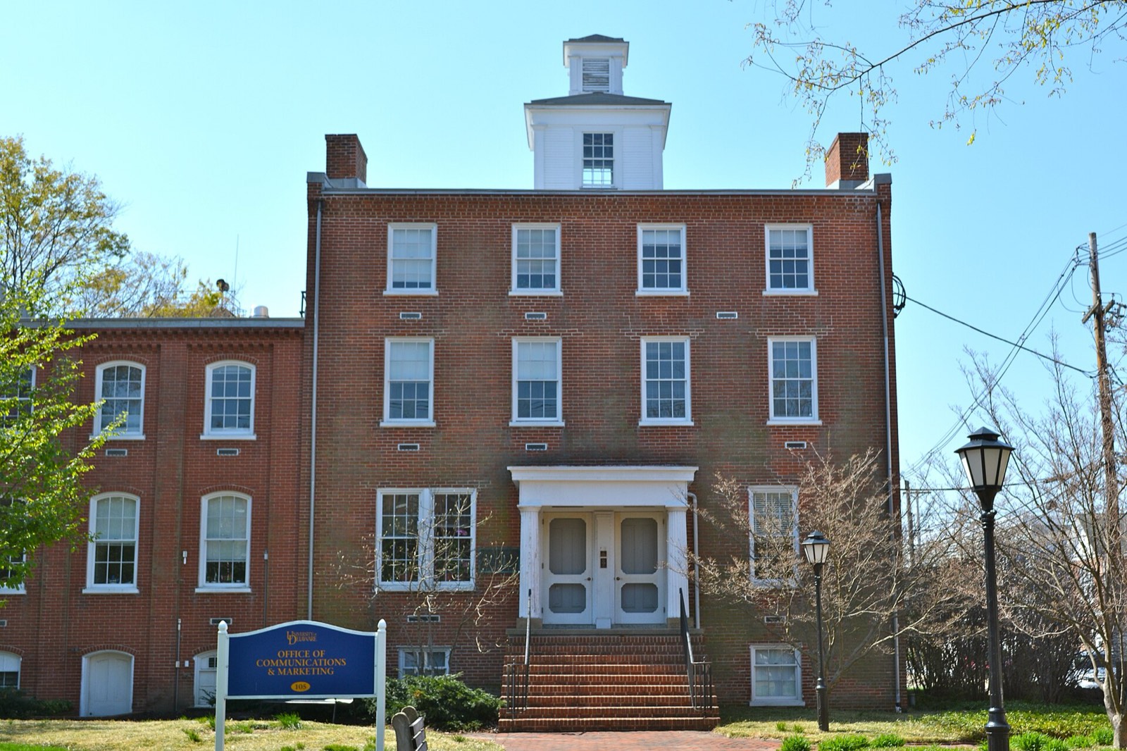Three-story brick building in Newark, Delaware
